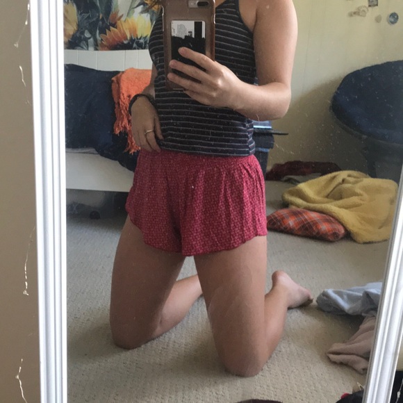 red floral flowy shorts - Picture 5 of 5